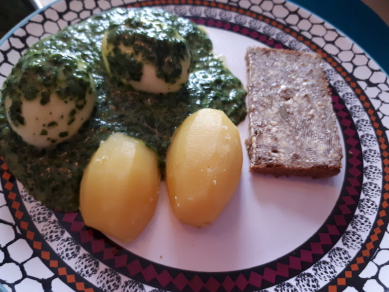 skidne æg med spinat