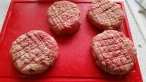 Dansk bøf med bløde løg