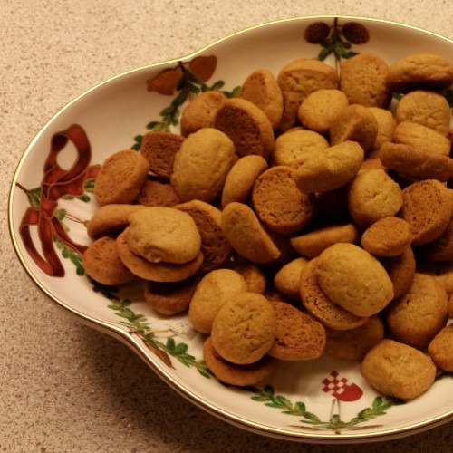 Pebernødder a lá Lagkagehuset. Ved juletid er det et must med pebernødder. Her er en virkelig god opskrift på pebernødder.