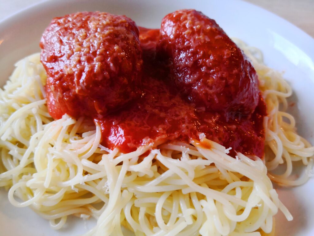 Spaghetti og kødboller