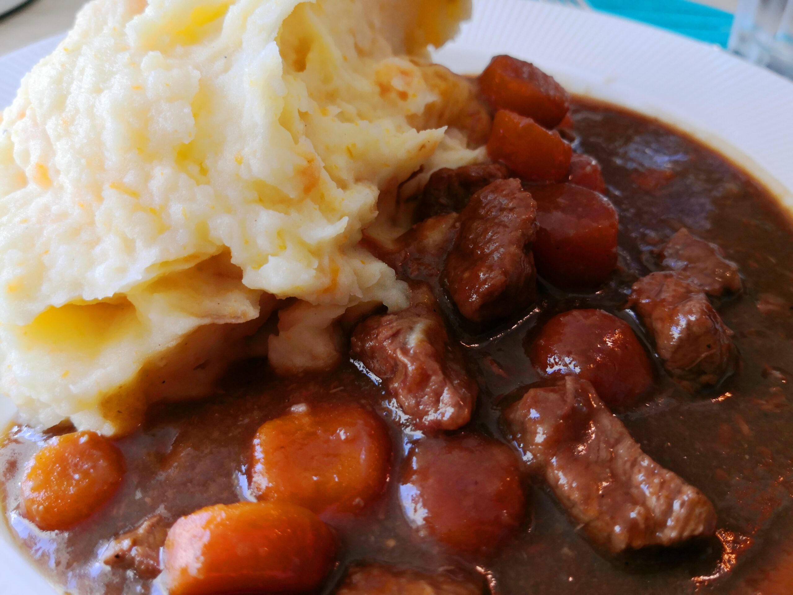 Kartoffelmos og gullasch