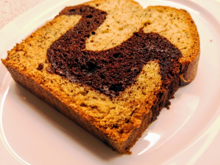 Marmorkage med banan og chokolade